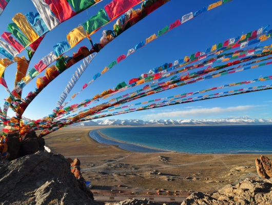 Vue sur le lac Namsto, Tibet