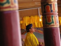 Moine priant au monastère d'Hémis