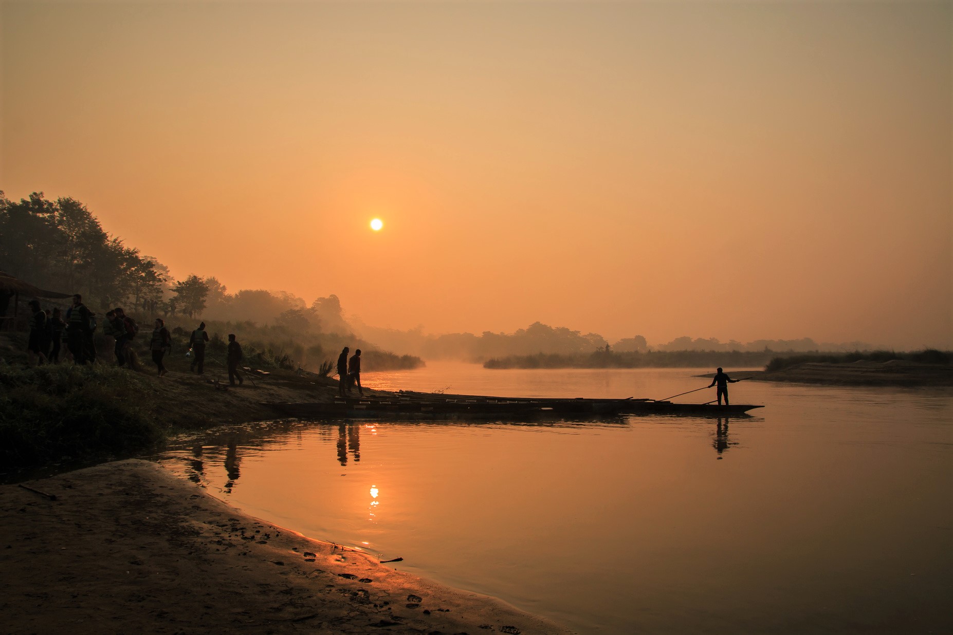 Lever de soleil sur la rivière Rapti, Chitwan
