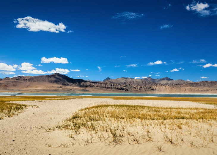 Ciel bleu au dessus du Lac Tso Kar, Ladakh