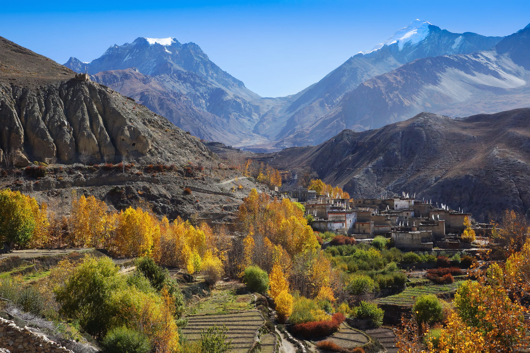 Thorong La et le village de Muktinath pendant l'automne, Népal