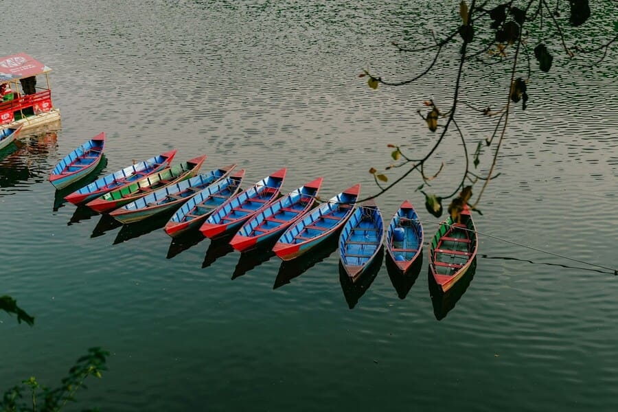 Bateaux à Pokhara