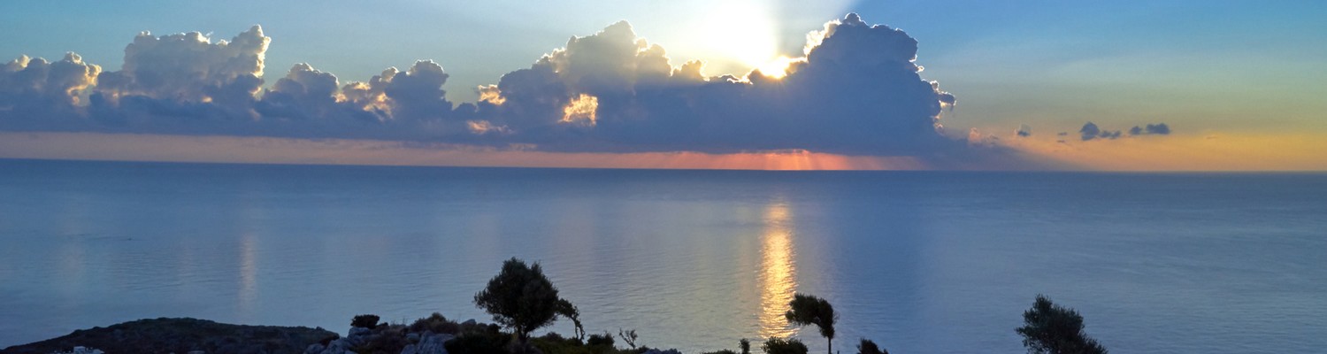 Levée de soleil sur l'île de Rhodes en Grèce
